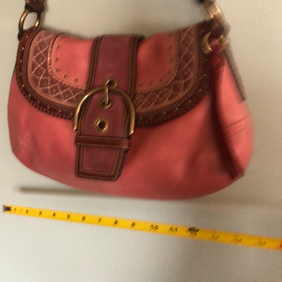 Coach purse Like new condition Fresh salmon color clean inside and out. … - Picture 3 of 12
